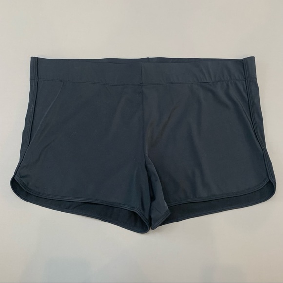 TORRID black dolphin hem swim bottoms shorts, 3X. - Picture 3 of 6